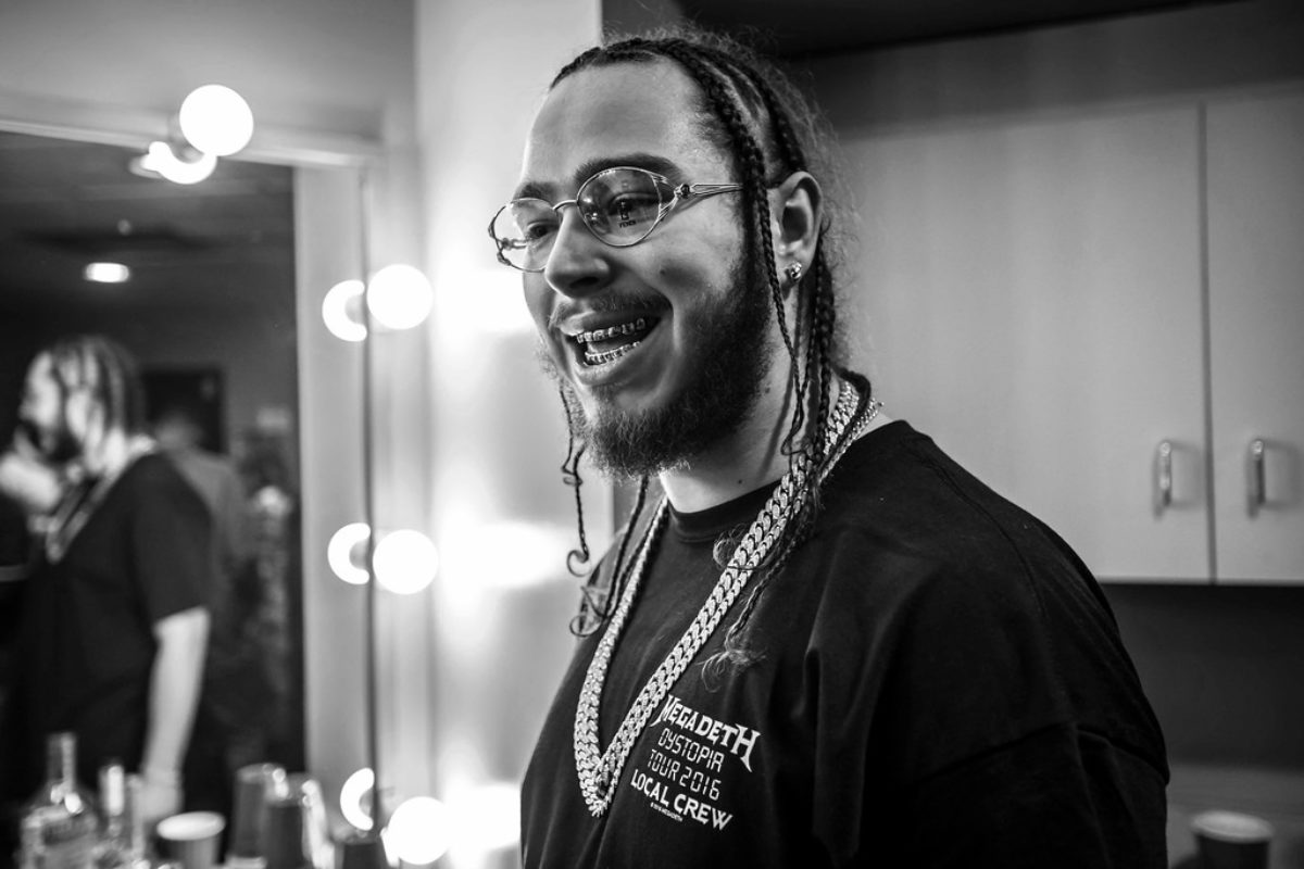 Post malone now. Post Malone 2021. Мэлоун певец. Post Malone дреды.