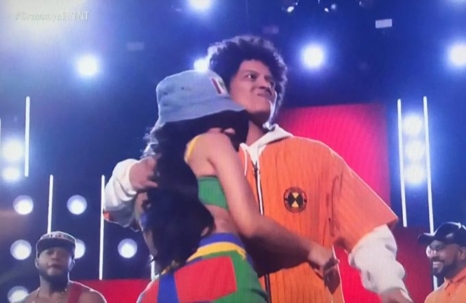 Bruno Mars & Cardi B Perform 'Finesse' At 2018 GRAMMYs | HipHop-N-More