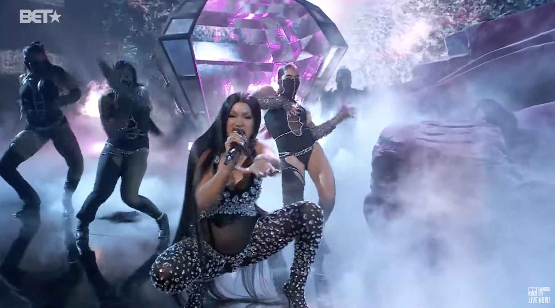 Migos & Cardi B Perform 'Straightenin' & 'Type Sh*t' At ...