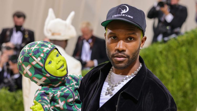 Frank Ocean Reportedly Plotting Return, Playing Album For Music Execs