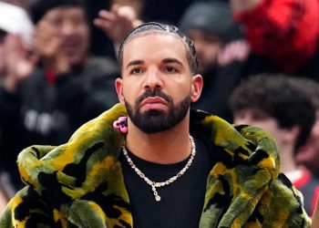 Drake Speaks on Fake Artist Friends in Brisbane, Fans Also Chant ‘F**k Kendrick’: Watch